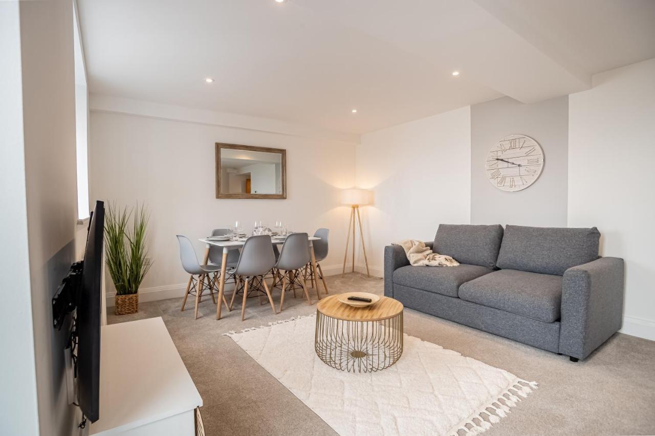 Elegant Fresh Spacious Two Bed Apartment - Juliet Balcony - Sea, Marina, Harbour Views, English Riviera Clock Tower Torquay Exterior foto
